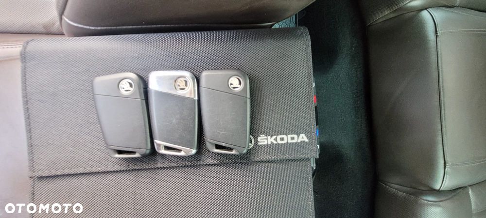 Skoda Superb 2.0 TDI 4x4 DSG L&K - 23