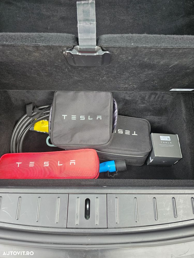 Tesla Model X - 13