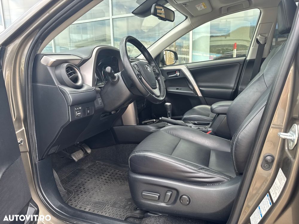 Toyota RAV4 - 8