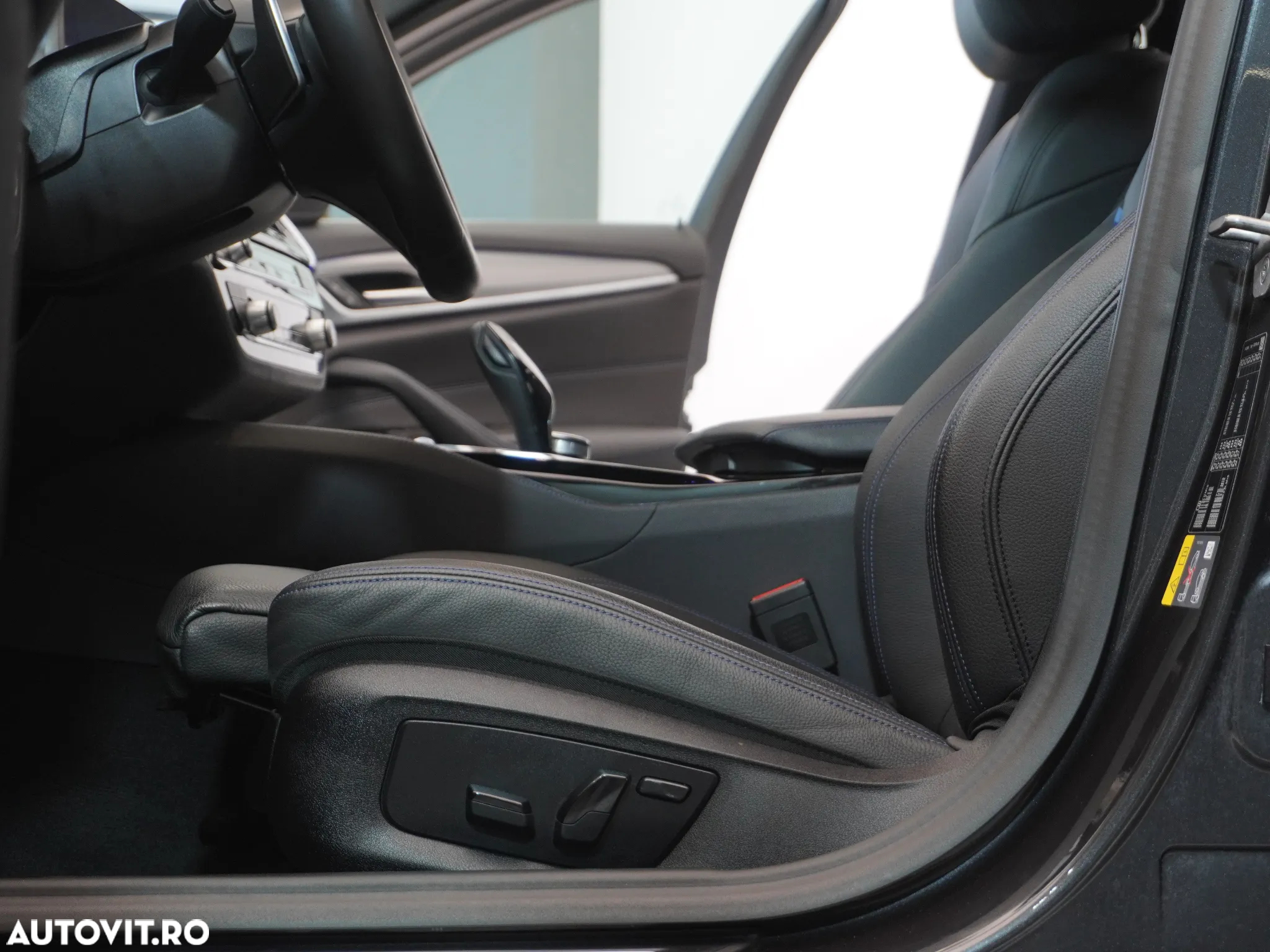 BMW Seria 5 530e - 32