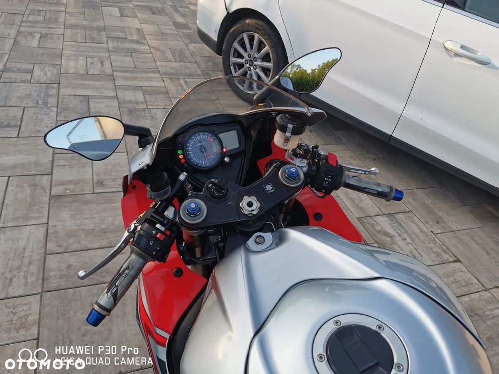 Suzuki GSX-R - 24