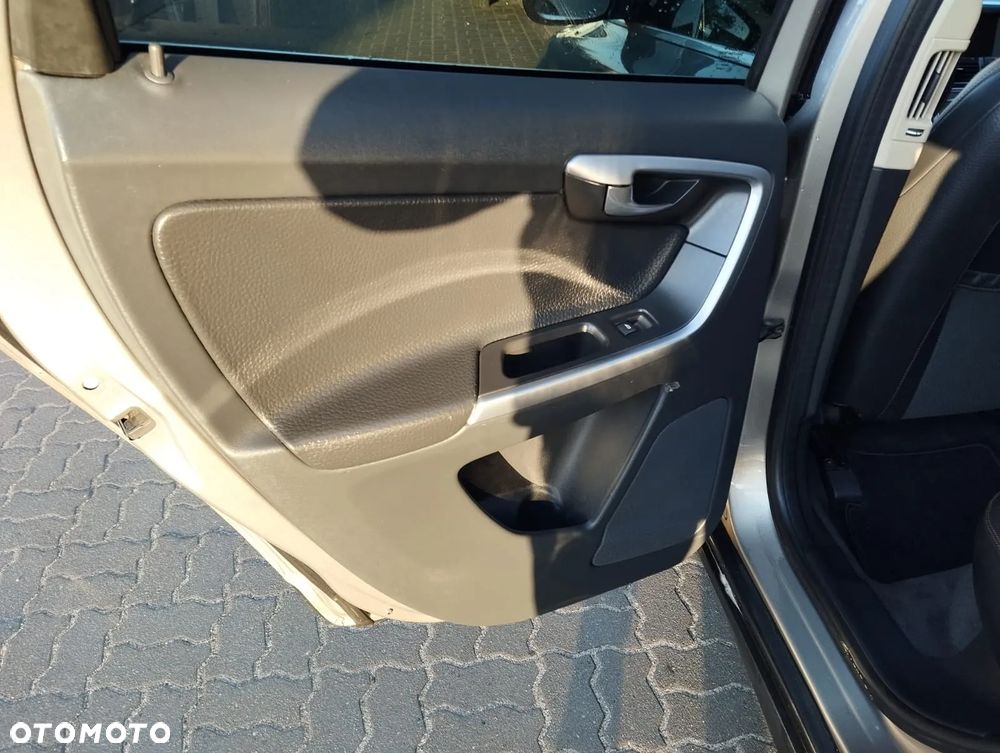 Volvo XC 60 D4 Momentum - 19