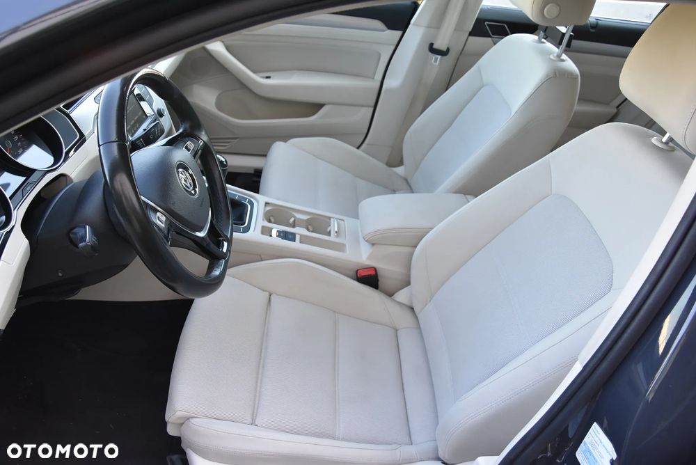 Volkswagen Passat 2.0 TDI BMT Comfortline - 26