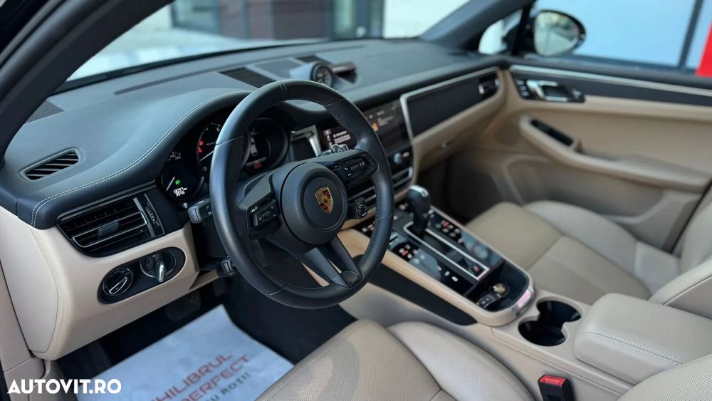 Porsche Macan T - 12