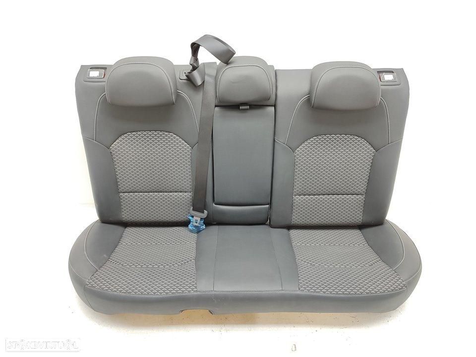 BANCOS TRASEIROS KIA XCEED - 1