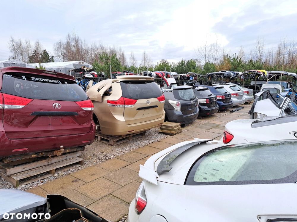 Toyota AYGO X CROSS boczek bagażnika prawy tył 64730-0H030 - 13