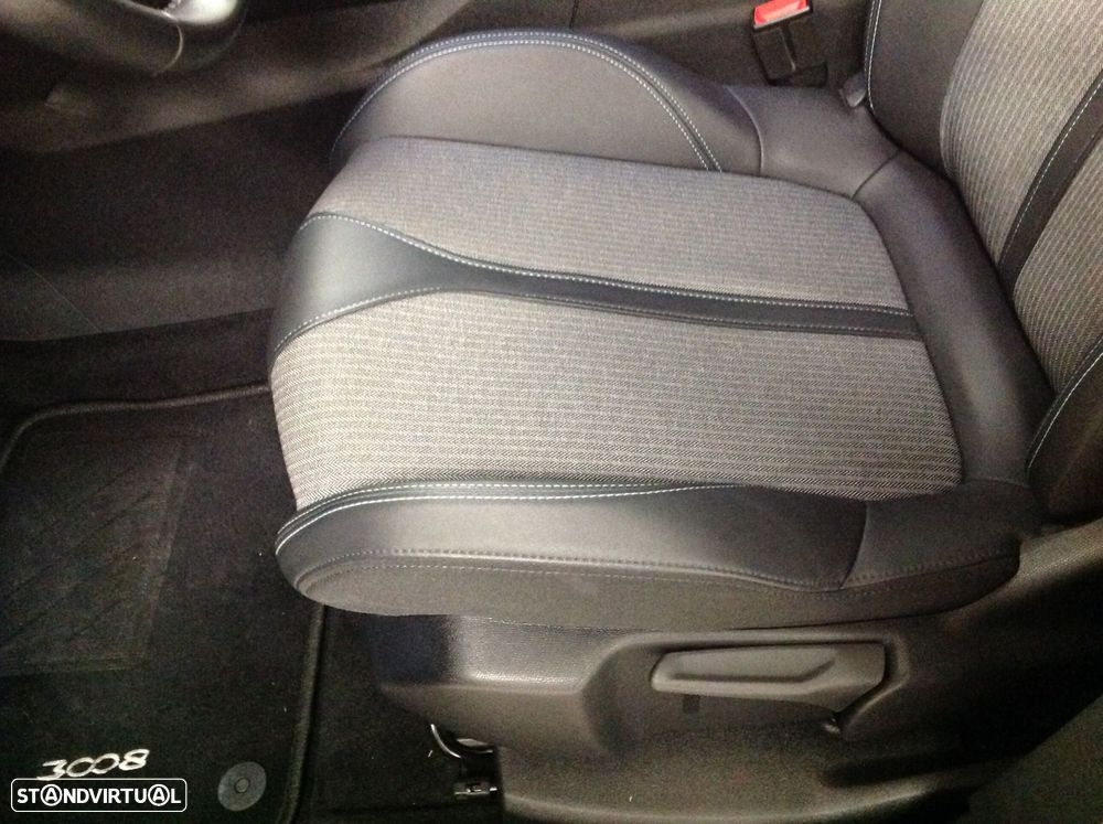 Peugeot 3008 1.5 BlueHDi Allure Pack EAT8 - 17