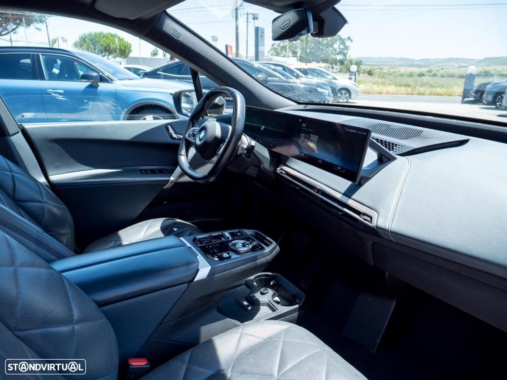 BMW iX xDrive 40 - 17