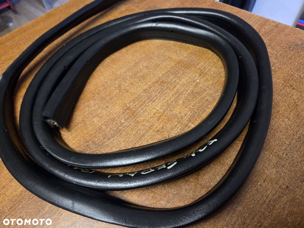 BMW E36 Sedan Uszczelka Bagażnika Tył Tylna Karoserii - 4