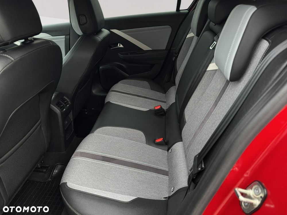 Opel Astra 1.2 T Elegance S&S - 26