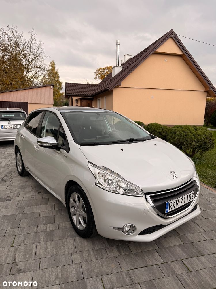Peugeot 208 1.2 VTi Allure - 1
