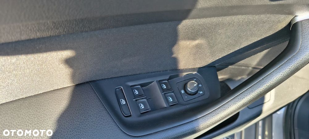 Volkswagen Passat 1.5 TSI EVO Business - 31