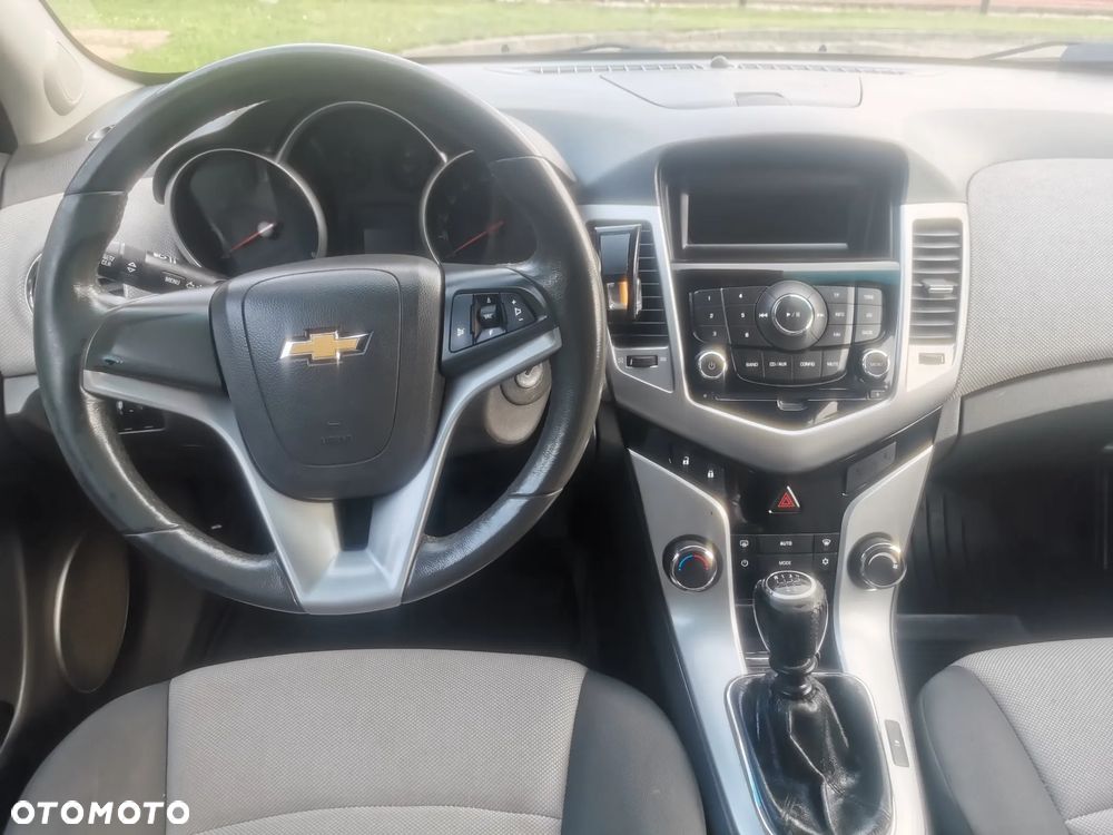 Chevrolet Cruze 1.6 LS - 9