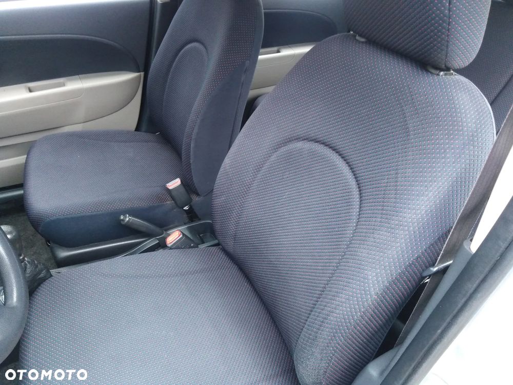 Daihatsu Sirion 1.0 - 16