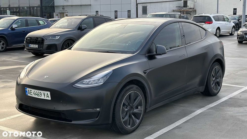Tesla Model Y - 2