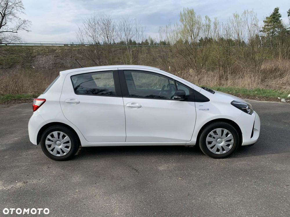 Toyota Yaris Hybrid 100 Active - 8