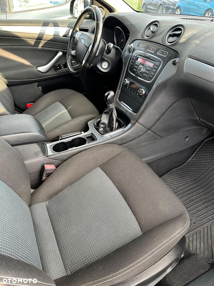 Ford Mondeo - 28