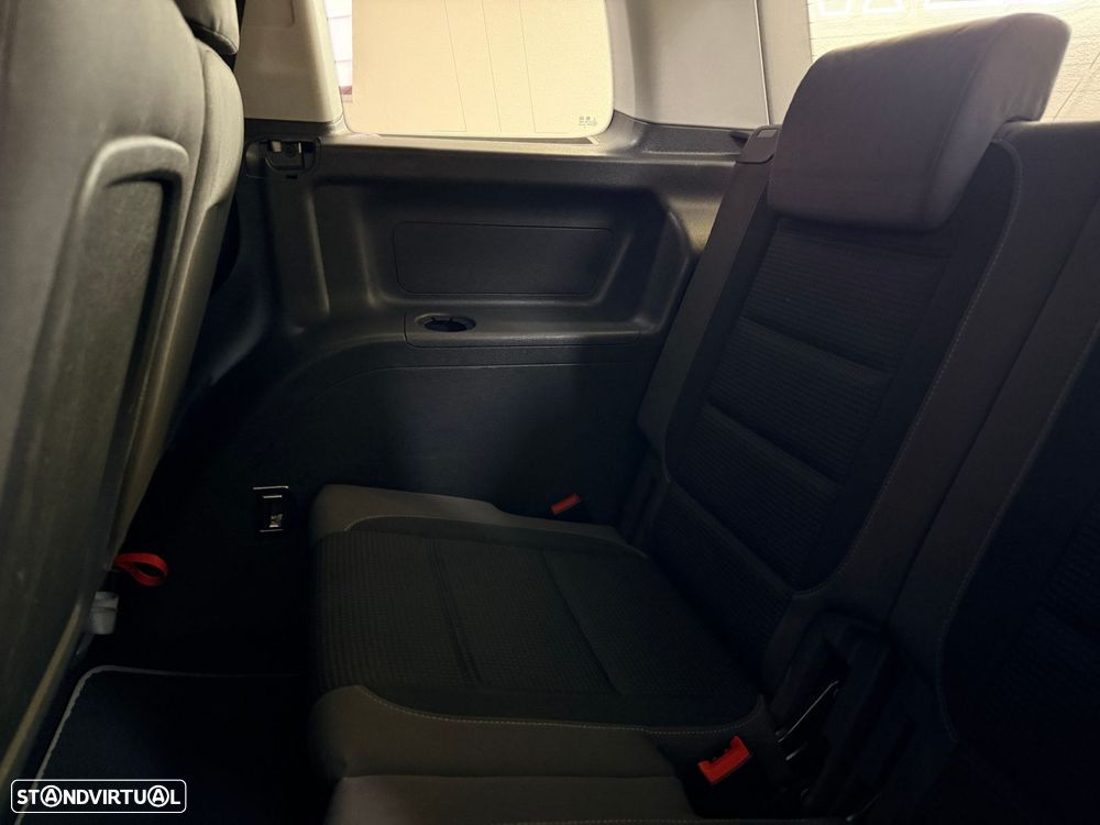 VW Touran 2.0 TDI Highline 7L - 25