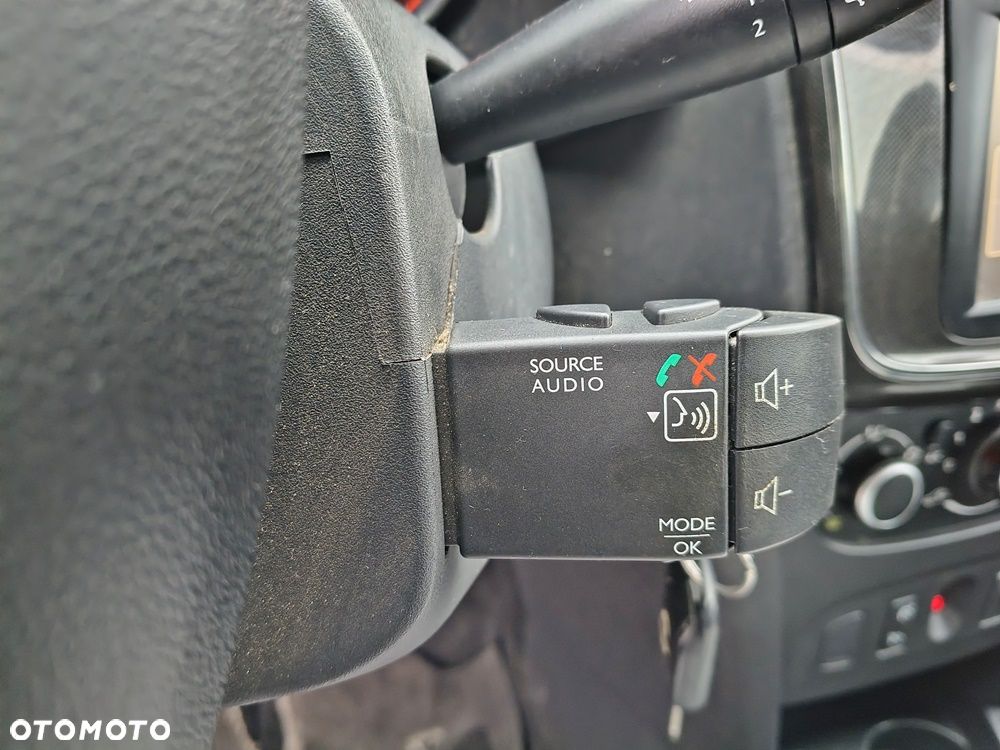 Dacia Logan TCe 90 S&S Laureate - 32