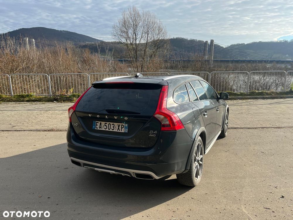 Volvo V60 Cross Country D4 AWD Geartronic Summum - 6