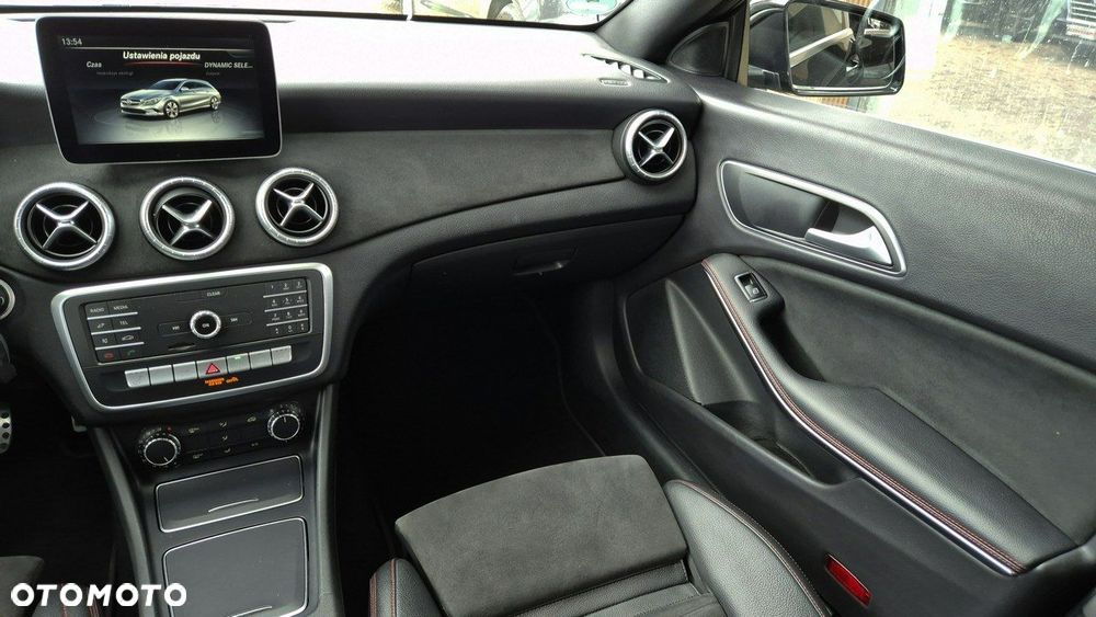 Mercedes-Benz CLA 200 7G-DCT AMG Line - 25