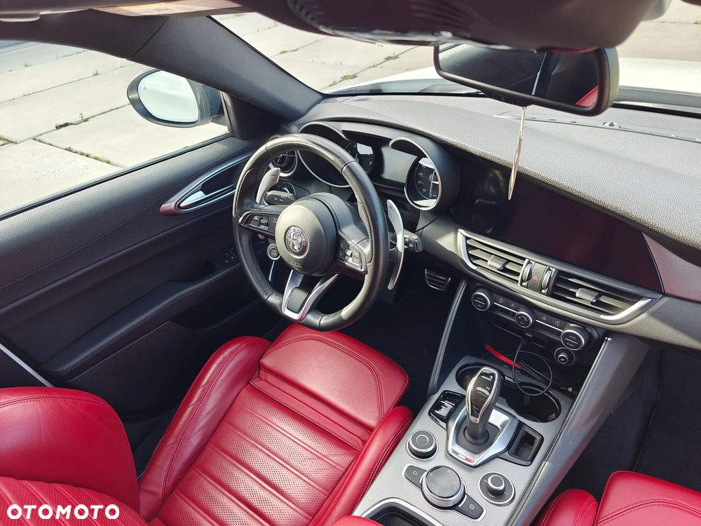 Alfa Romeo Giulia 2.0 Turbo 16V AT8 Veloce Ti - 24
