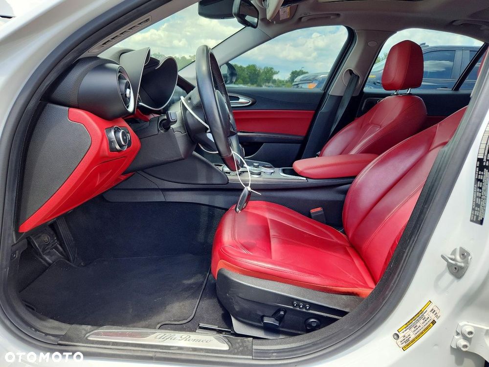 Alfa Romeo Giulia 2.0 Turbo 16V AT8 Veloce Ti - 8