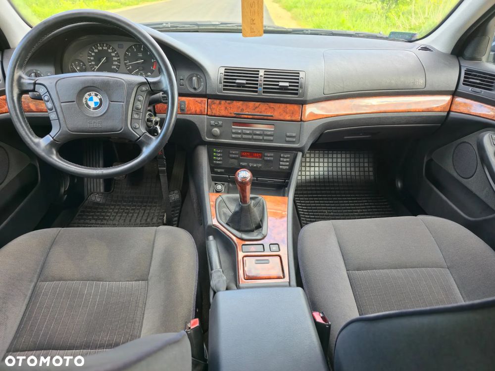 BMW Seria 5 523i - 5