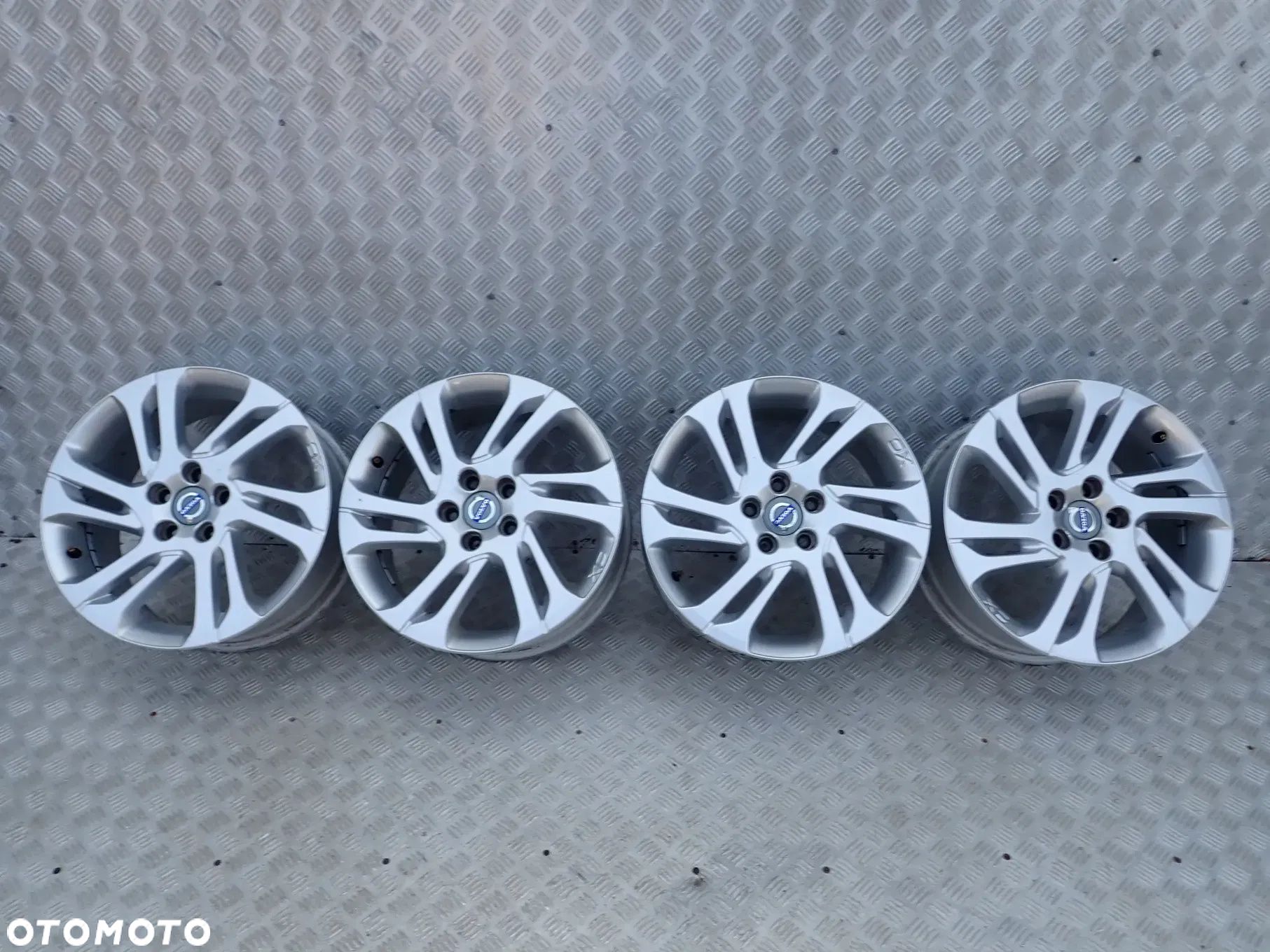 FELGA ALUMINIOWA VOLVO S60 V60 V70 XC 7,5JX17 ET 55 5X108 31362384 - 1