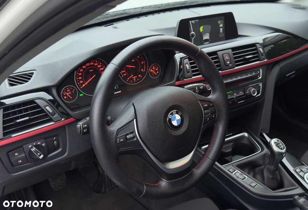 BMW Seria 3 318d Sport Line EU6 - 12