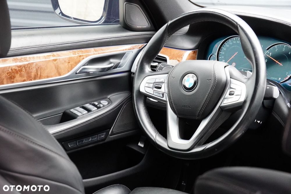 BMW Seria 7 750Li xDrive - 22