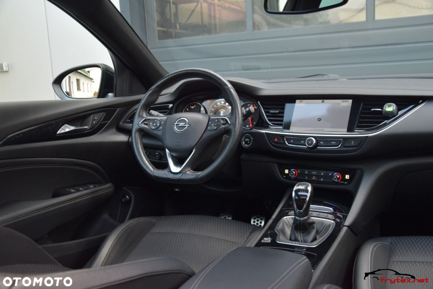 Opel Insignia - 25