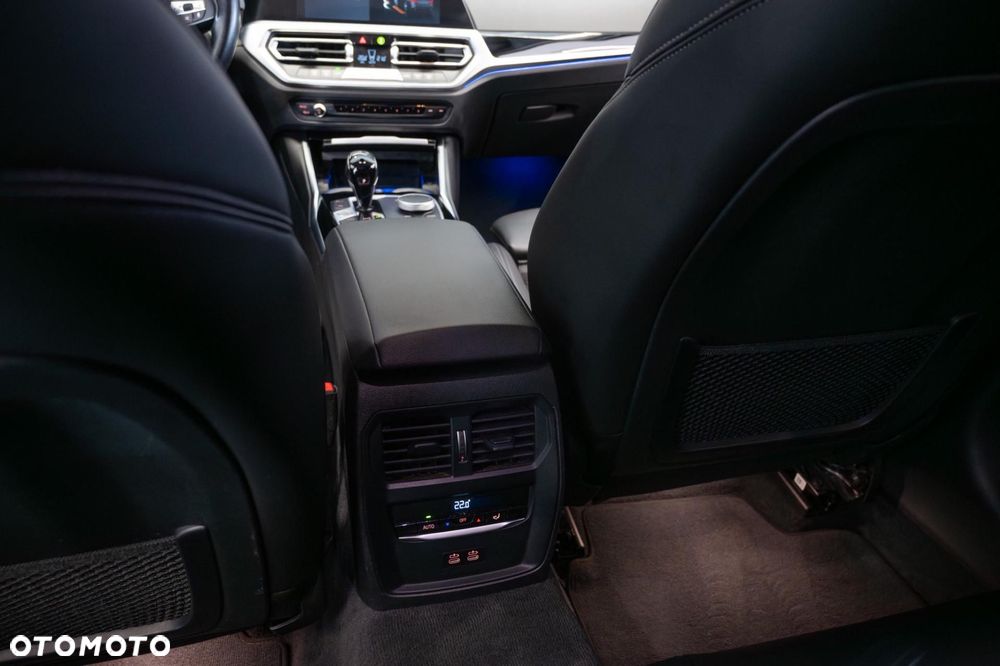 BMW Seria 3 320i Sport Line - 33