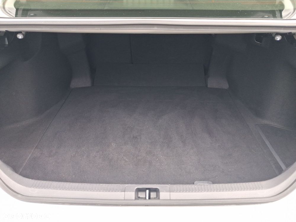 Toyota Camry 2.5 Hybrid Comfort CVT - 13