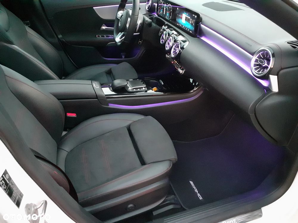 Mercedes-Benz CLA 200 7G-DCT - 23
