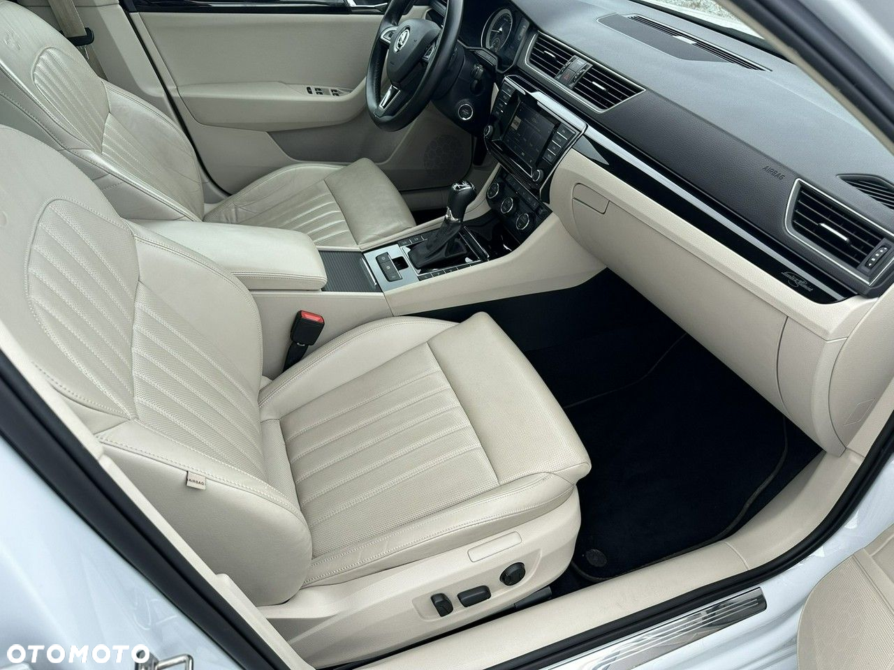 Skoda Superb Combi 2.0 TDI DSG L&K - 37