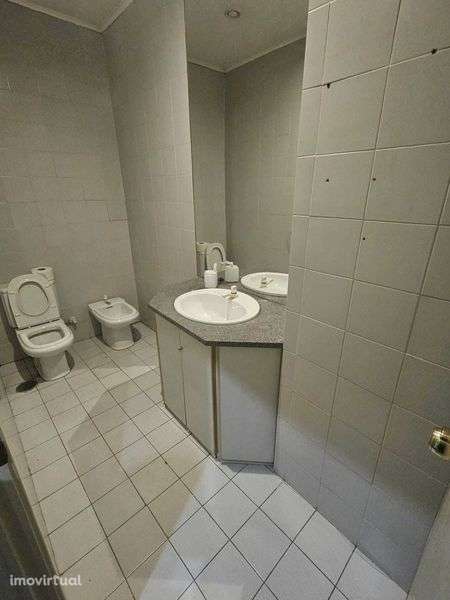 Arrenda se loja na Baixa do Porto - Trindade - Grande imagem: 3/4