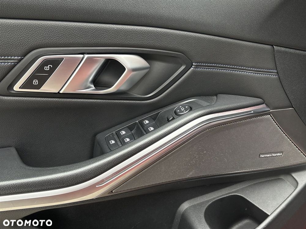BMW Seria 3 318i - 12