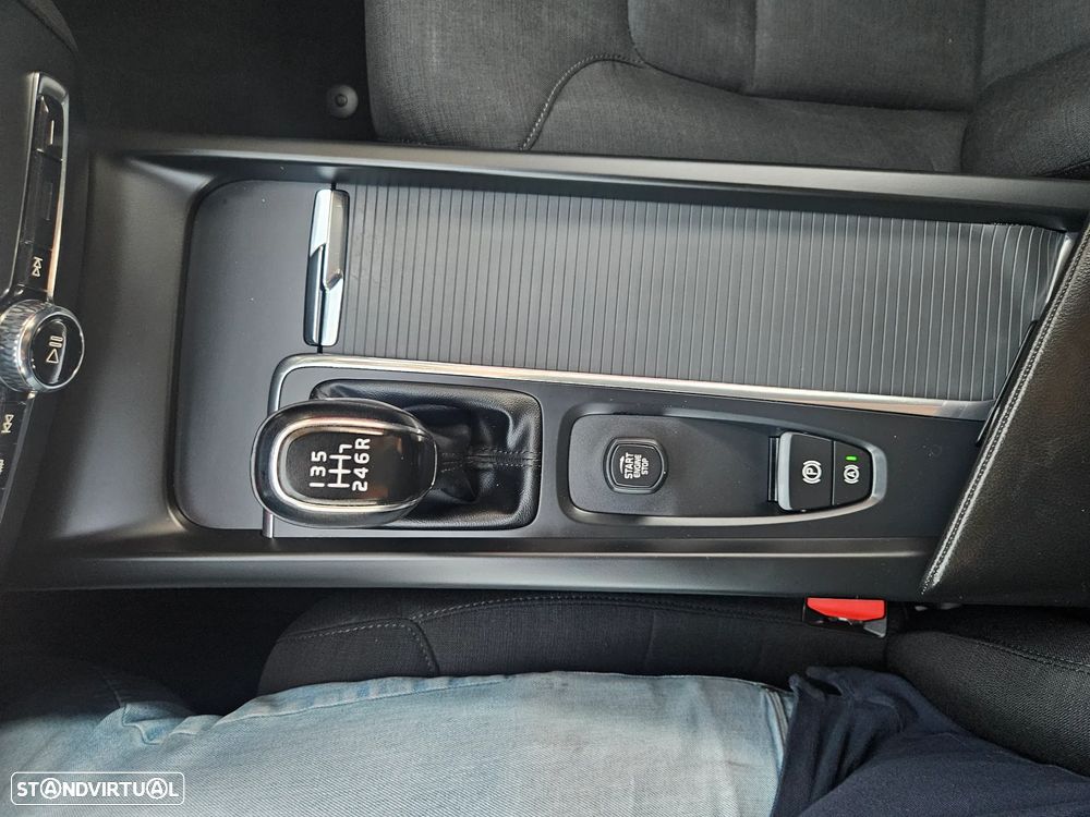 Volvo V60 2.0 D3 Momentum - 39