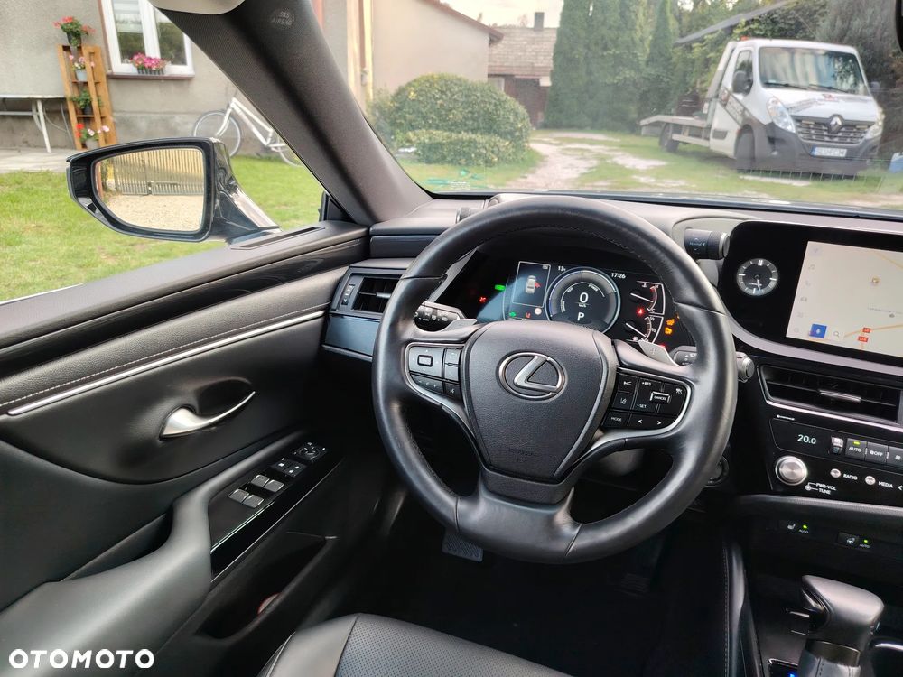 Lexus ES 300h Business Edition - 32