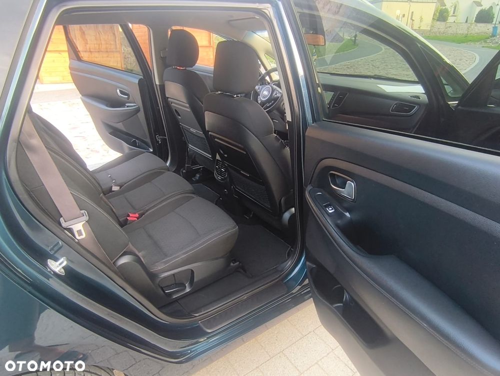 Kia Carens 1.6 GDI Business Line EU6 - 12