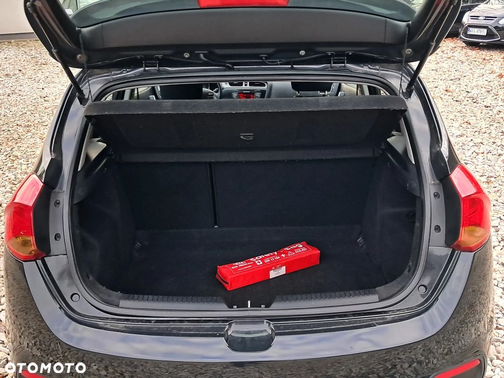 Kia Ceed 1.6 GDI Dream Team Edition - 16