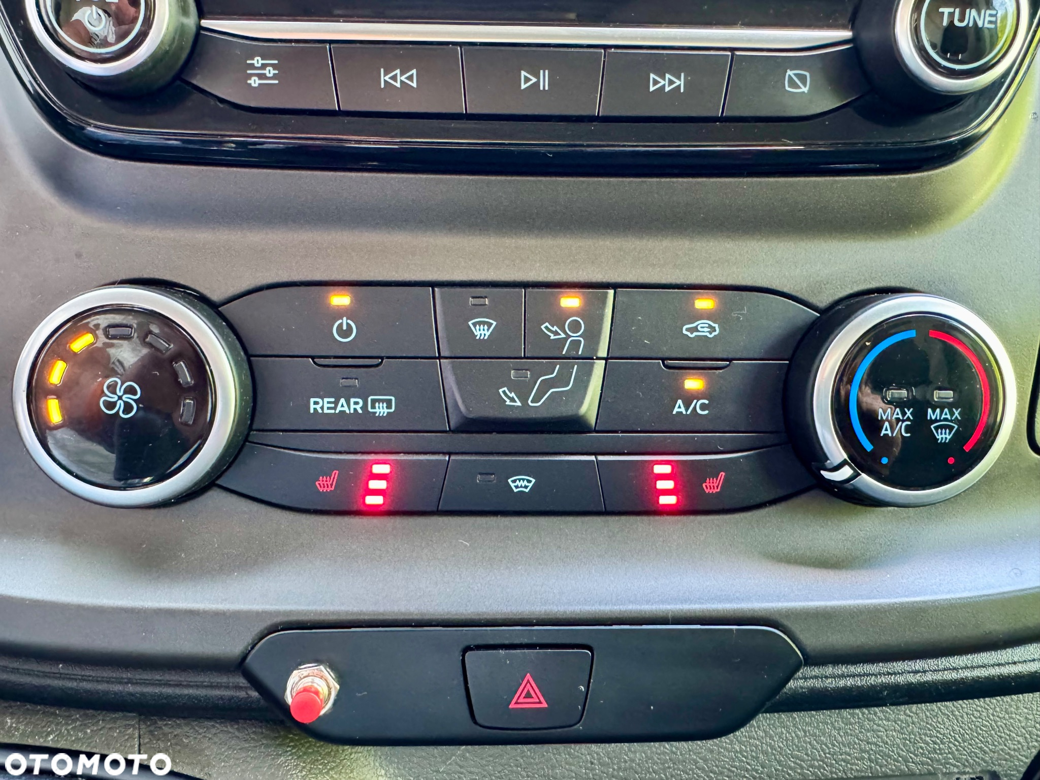 Ford TRANSIT AWD 4X4 podwójne drzwi / drzwi tylne 180 Faktura VAT 23% Kamera Monitor 170KM klimatyzacja podgrzewane siedzenia czujniki 3 osobowy faktura VAT23% serwis zadbany BOGATA OPCJA L2H2 wysoki napęd na cztery koła - 29
