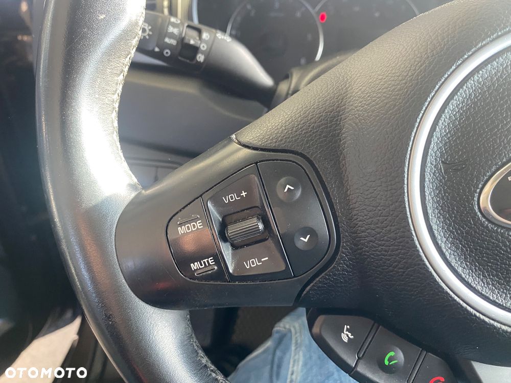 Kia Carens 1.7 CRDi M - 10