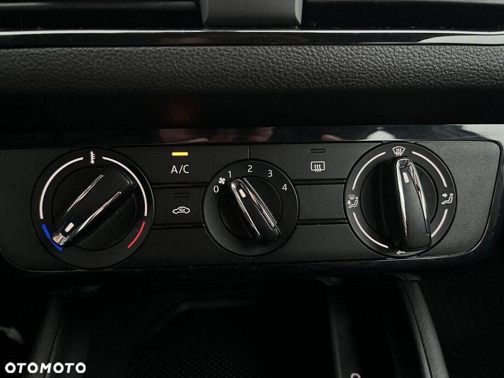 Skoda Kamiq 1.0 TSI Essence - 23