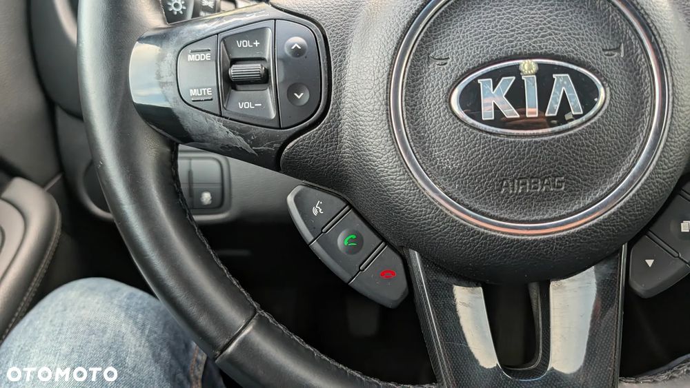 Kia Carens 1.6 GDI Attract - 21