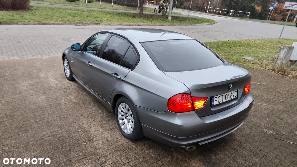 BMW Seria 3 318d DPF Edition Sport - 17