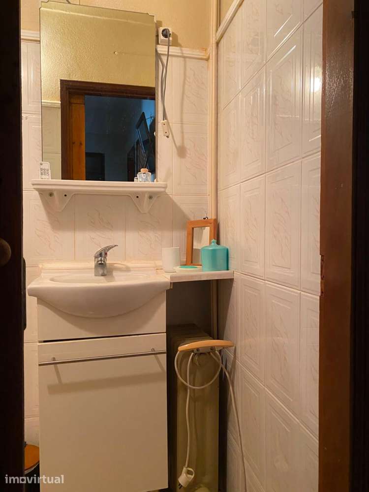 Quarto - localizado em Guarda - Grande imagem: 2/13