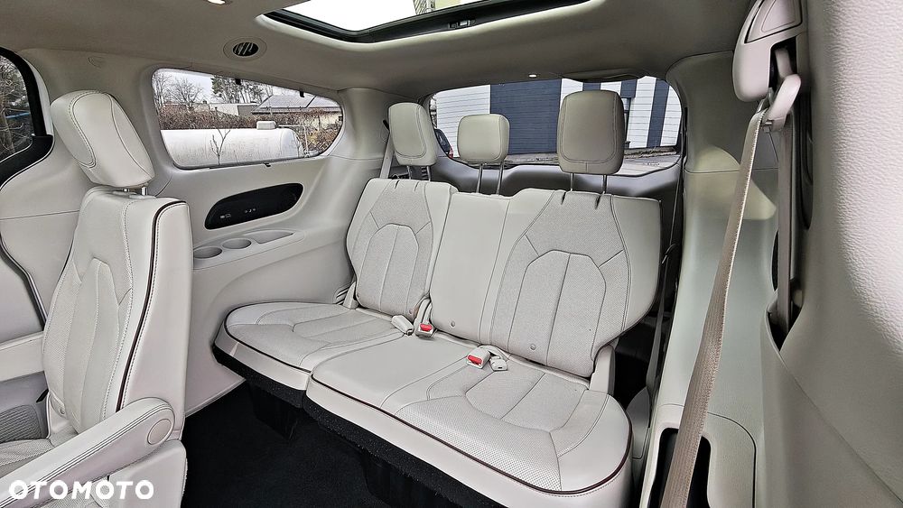 Chrysler Pacifica - 28