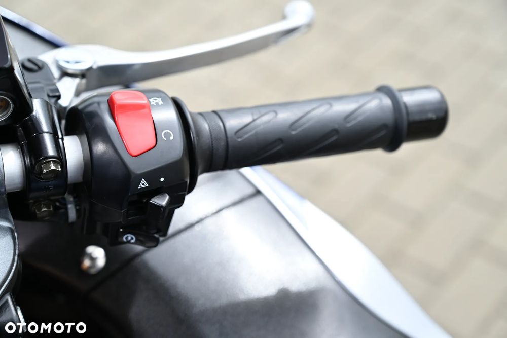 Suzuki GSX-R - 25